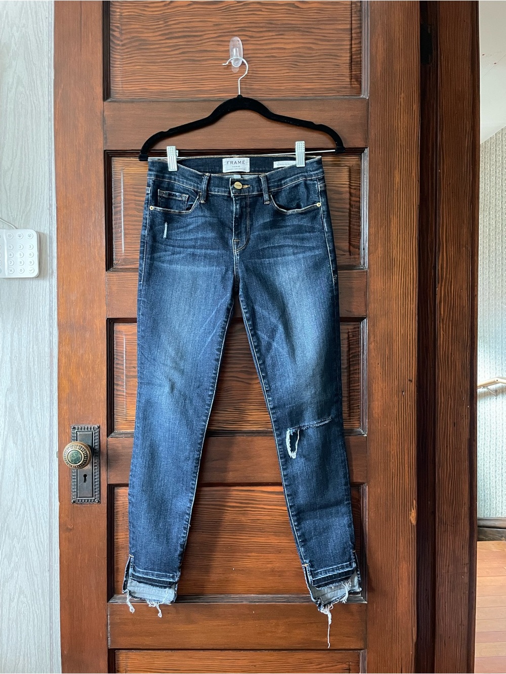 Frame Jeans dark wash skinny jeans size 28